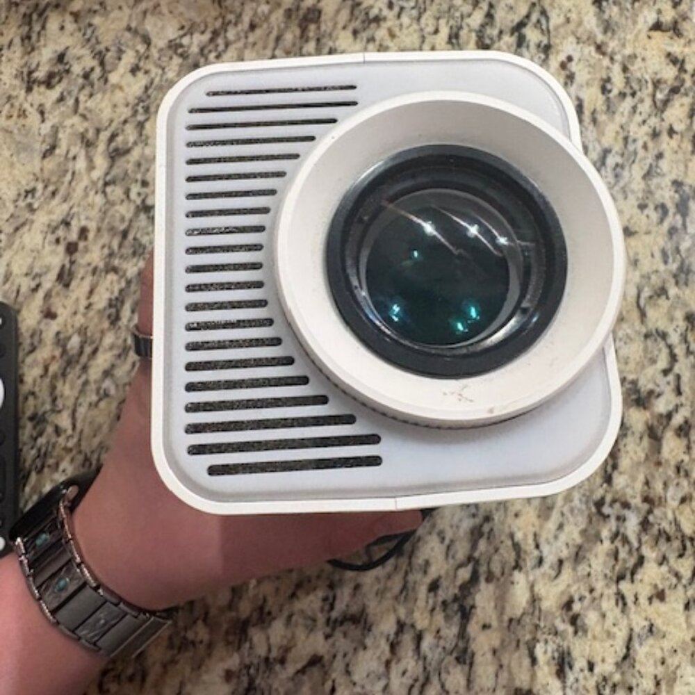 Smart Projector - Picture 2 of 3